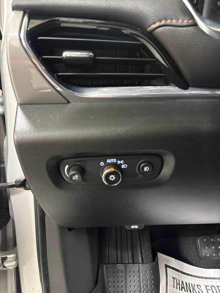 Used 2020 Chevrolet Traverse RS FWD image 10