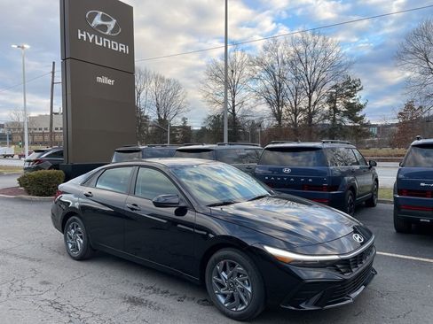 New 2026 Hyundai Elantra Blue image 2
