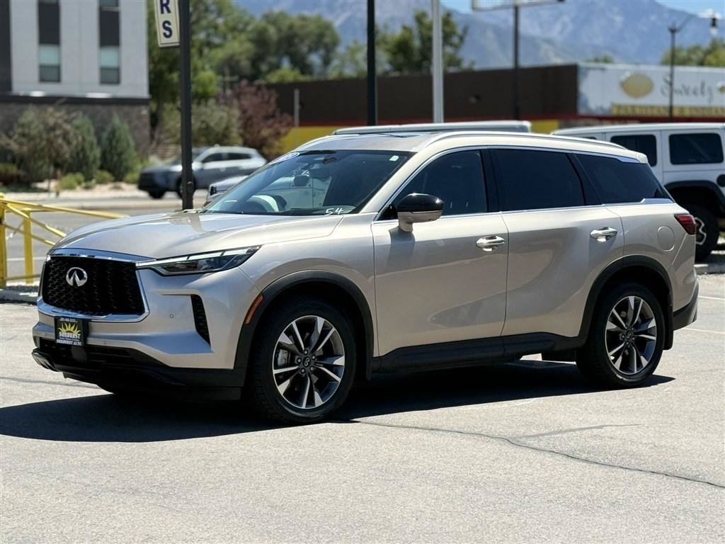 Used 2023 INFINITI QX60 Luxe w/ Vision Package AWD/4WD image 3