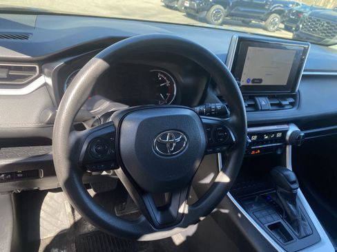 Used 2025 Toyota RAV4 XLE AWD/4WD image 35