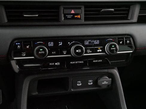 Certified 2026 Honda Pilot Black Edition image 23