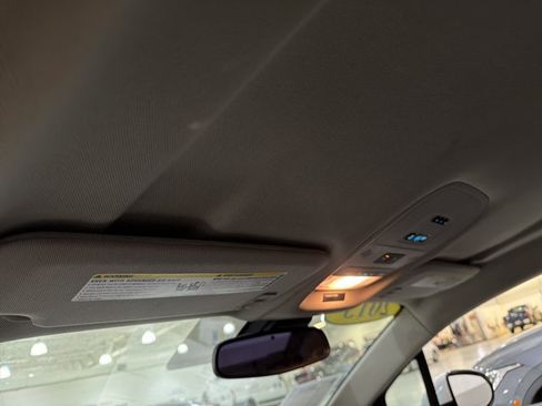 Used 2015 Chevrolet Volt w/ Enhanced Safety Package 1 FWD image 10