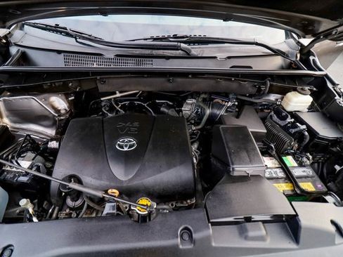 Used 2017 Toyota Highlander Limited image 29