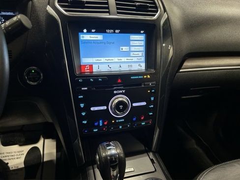 Used 2018 Ford Explorer Limited w/ Equipment Group 301A AWD/4WD image 16