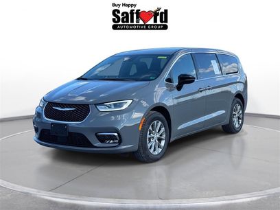 Used 2025 Chrysler Pacifica Select