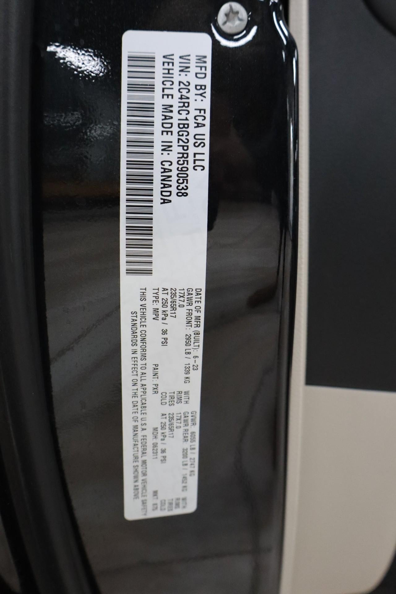 Used 2023 Chrysler Pacifica Touring-L FWD image 29