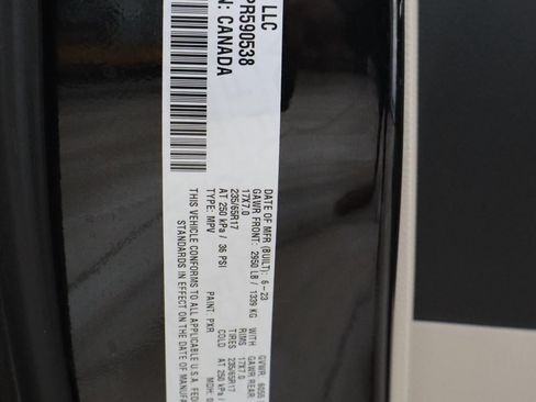 Used 2023 Chrysler Pacifica Touring-L FWD image 29