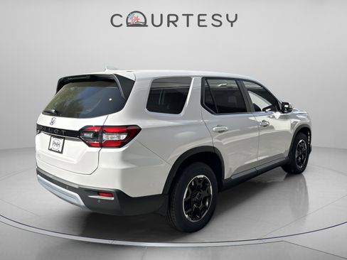 Used 2025 Honda Pilot EX-L image 7