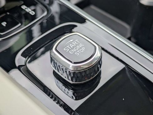 Certified 2023 Volvo XC60 B5 Plus AWD/4WD image 40