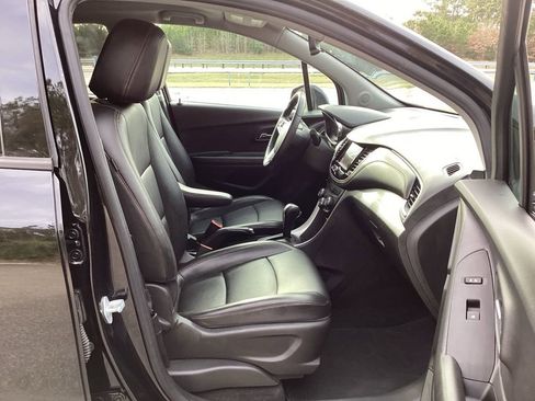 Used 2021 Chevrolet Trax LT w/ Premium Seat Package image 33