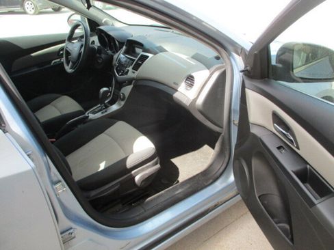 Used 2011 Chevrolet Cruze LS image 20