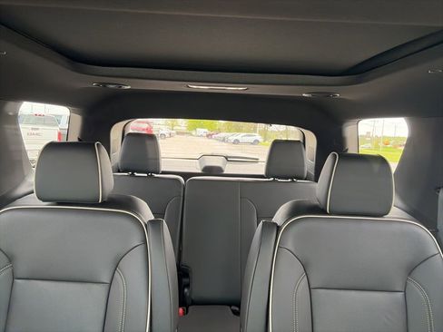 Used 2023 Chevrolet Traverse Premier w/ Redline Edition AWD/4WD image 23