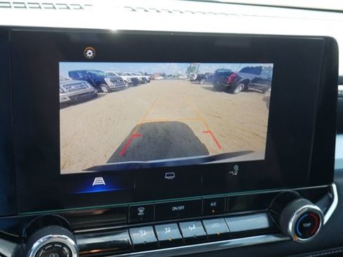 Used 2023 Chevrolet Colorado LT AWD/4WD image 3