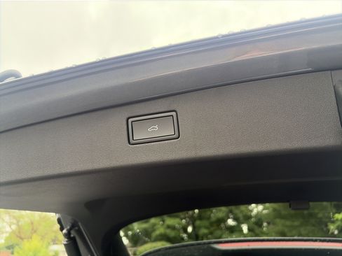 New 2026 Volkswagen Tiguan SE R-Line AWD/4WD image 17