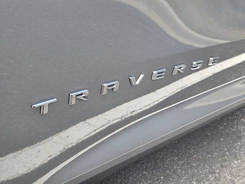 Used 2024 Chevrolet Traverse LT FWD image 3