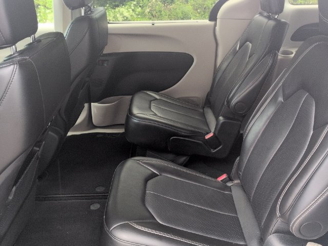 Used 2024 Chrysler Pacifica Touring-L FWD image 24