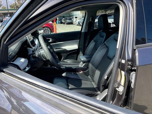 Used 2022 Jeep Compass Latitude AWD/4WD image 5