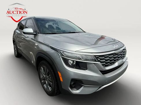 Used 2023 Kia Seltos LX AWD/4WD image 3