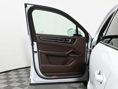 Used 2022 Porsche Cayenne GTS image 32