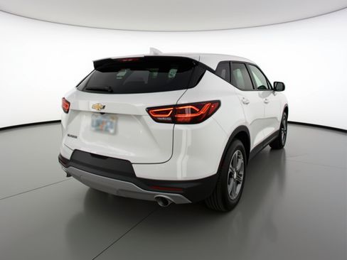 Used 2025 Chevrolet Blazer LT image 9