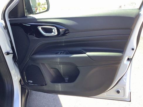 New 2025 Jeep Compass Latitude w/ Sun & Sound Group image 38