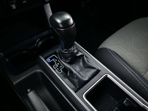 Used 2020 Toyota Tacoma TRD Off-Road AWD/4WD image 21