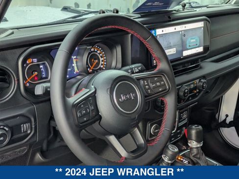 Used 2024 Jeep Wrangler Unlimited Rubicon AWD/4WD image 22