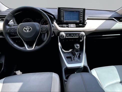 Used 2022 Toyota RAV4 XLE Premium FWD image 16
