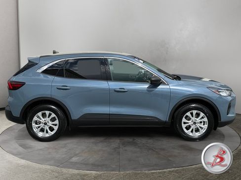 Used 2023 Ford Escape Active AWD/4WD image 8