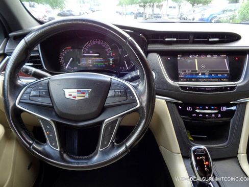 Used 2019 Cadillac XT5 Luxury w/ LPO, Radiant Package AWD/4WD image 10