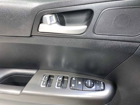 Used 2018 Kia Sportage LX w/ LX Technology Package image 23