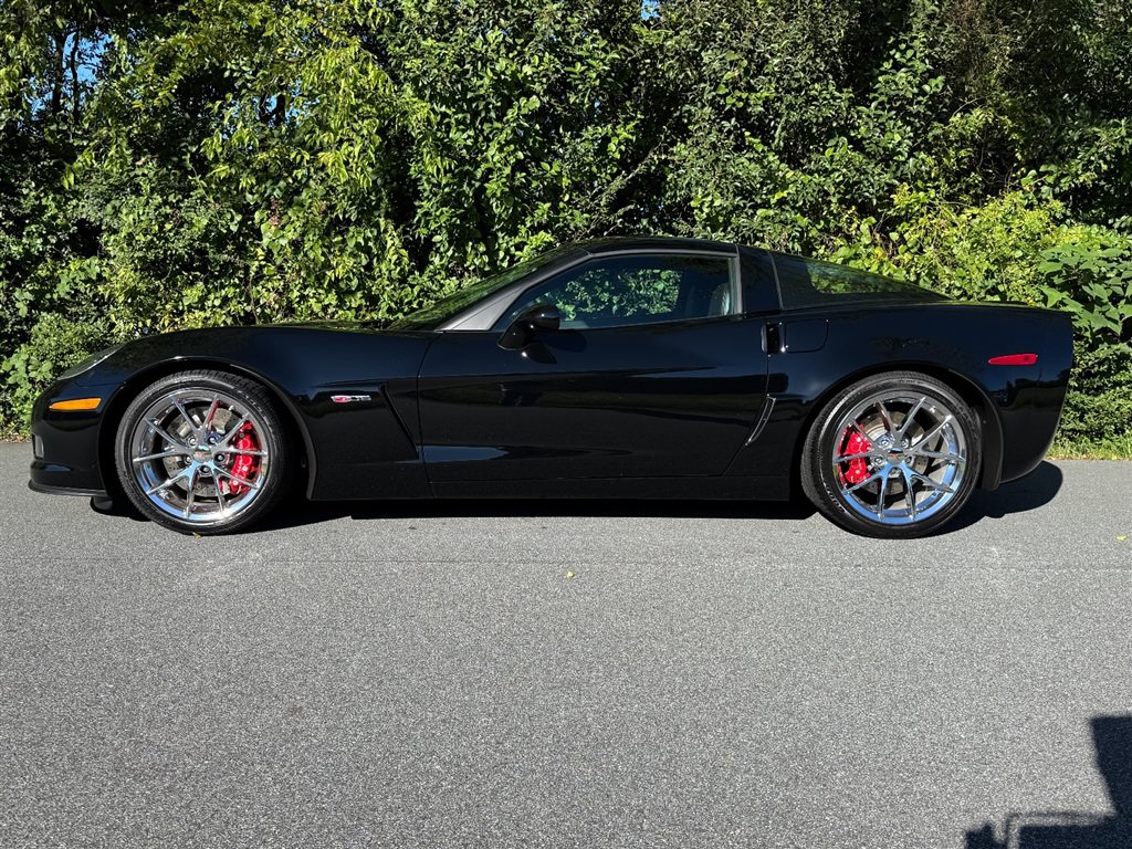 Used 2010 Chevrolet Corvette Z06 w/ Preferred Equipment Group RWD image 18