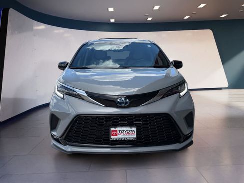 Used 2024 Toyota Sienna XSE w/ XSE Plus Package AWD/4WD image 8