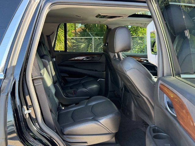 Used 2020 Cadillac Escalade Luxury AWD/4WD image 18