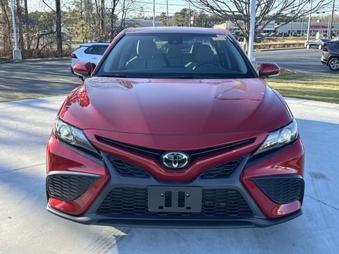Certified 2022 Toyota Camry SE image 3
