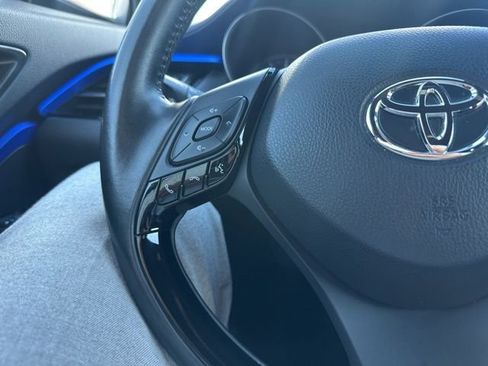 Used 2020 Toyota C-HR XLE FWD image 42