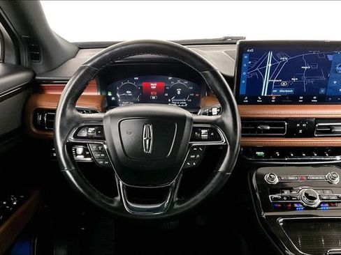 Used 2023 Lincoln Nautilus Reserve image 5
