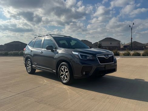 Used 2021 Subaru Forester Premium image 3