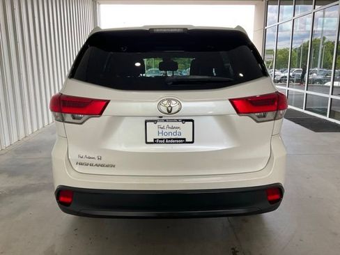 Used 2018 Toyota Highlander LE FWD image 19