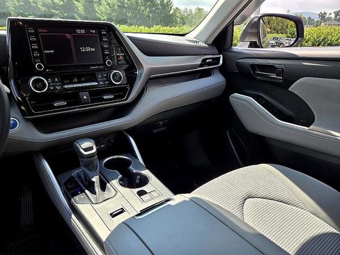 Used 2020 Toyota Highlander LE image 20