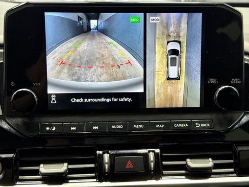 Used 2022 Nissan Pathfinder SL AWD/4WD image 3