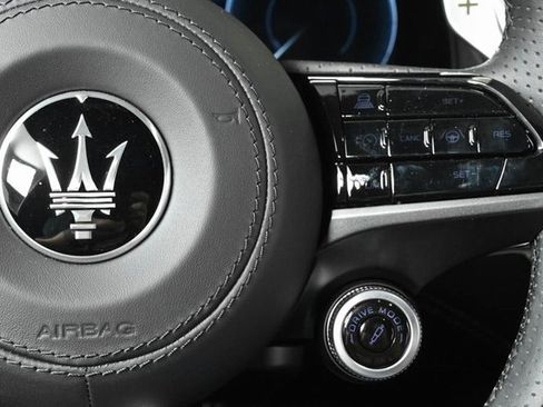 New 2025 Maserati Grecale Folgore image 12