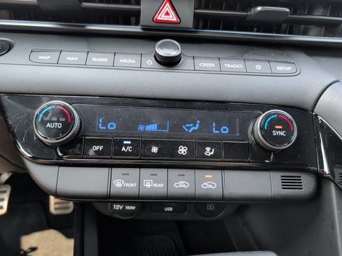Used 2025 Hyundai Elantra SEL FWD image 18