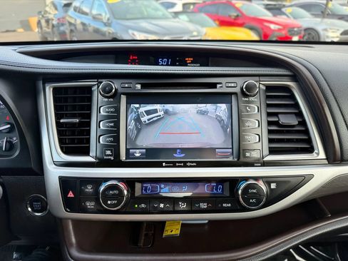 Used 2019 Toyota Highlander Limited Platinum AWD/4WD image 37