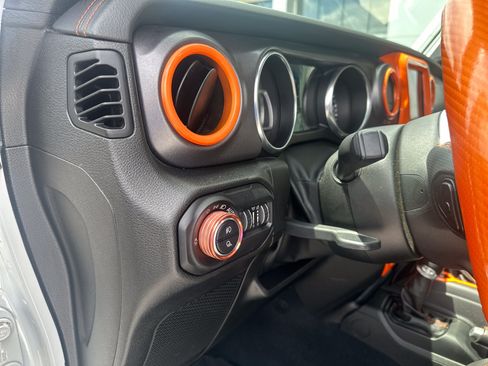 Used 2022 Jeep Gladiator Mojave w/ Cold Weather Group AWD/4WD image 35