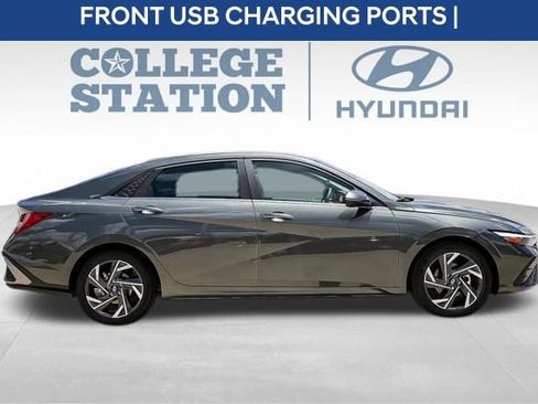 Used 2024 Hyundai Elantra SEL w/ Convenience Package FWD image 9