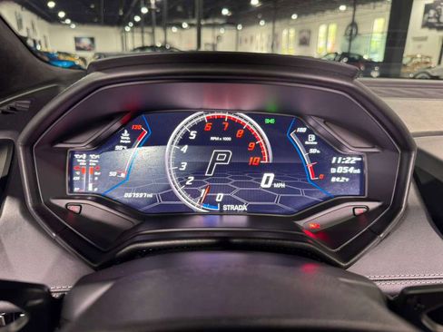 Used 2022 Lamborghini Huracan EVO image 20