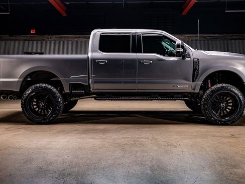 Used 2023 Ford F250 Lariat w/ Sport Appearance Package image 11