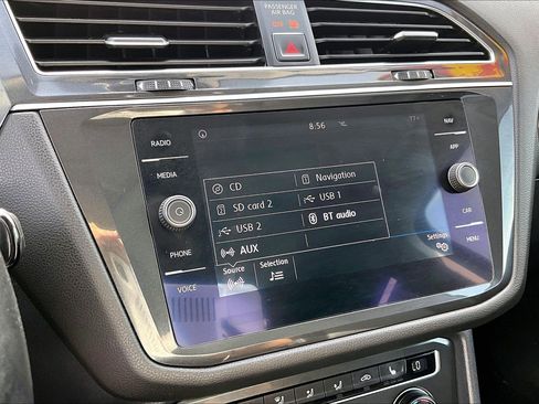 Used 2018 Volkswagen Tiguan SEL image 23