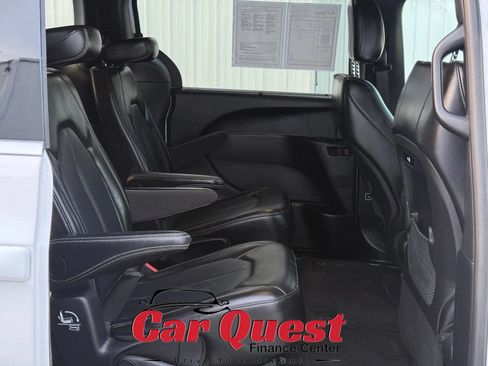 Used 2025 Chrysler Pacifica Select FWD image 18